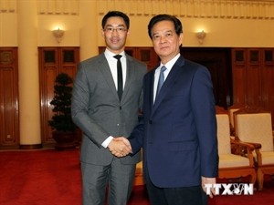 Prime Minister Nguyen Tan Dung receives WEF leader - ảnh 1